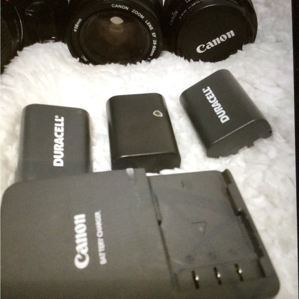 Canon Rebel with two zoom lenses and a wide-angle lens. - Picture 2 of 12